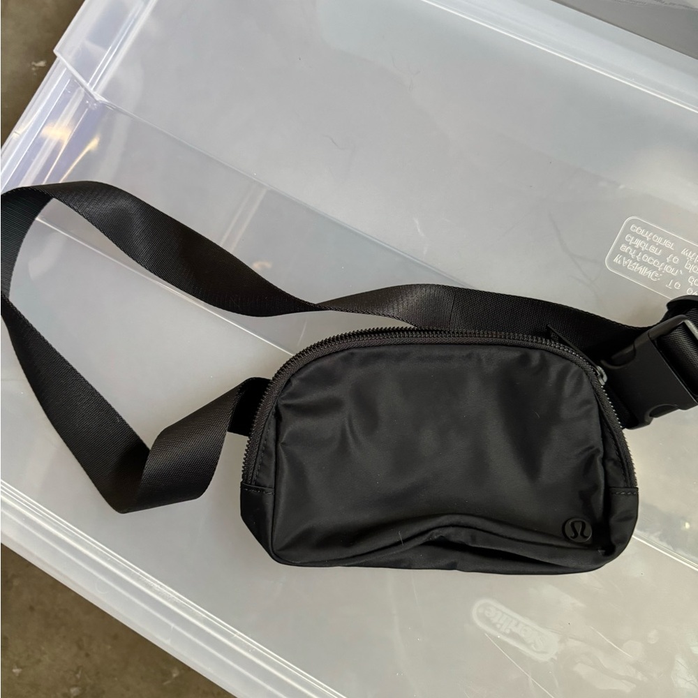 Lululemon Everywhere Belt Bag 1L Authentic